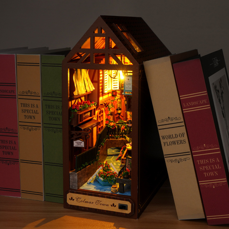DIY Book Nook Kit Leisurely Ye - огляд і ціна Lighting Decor House