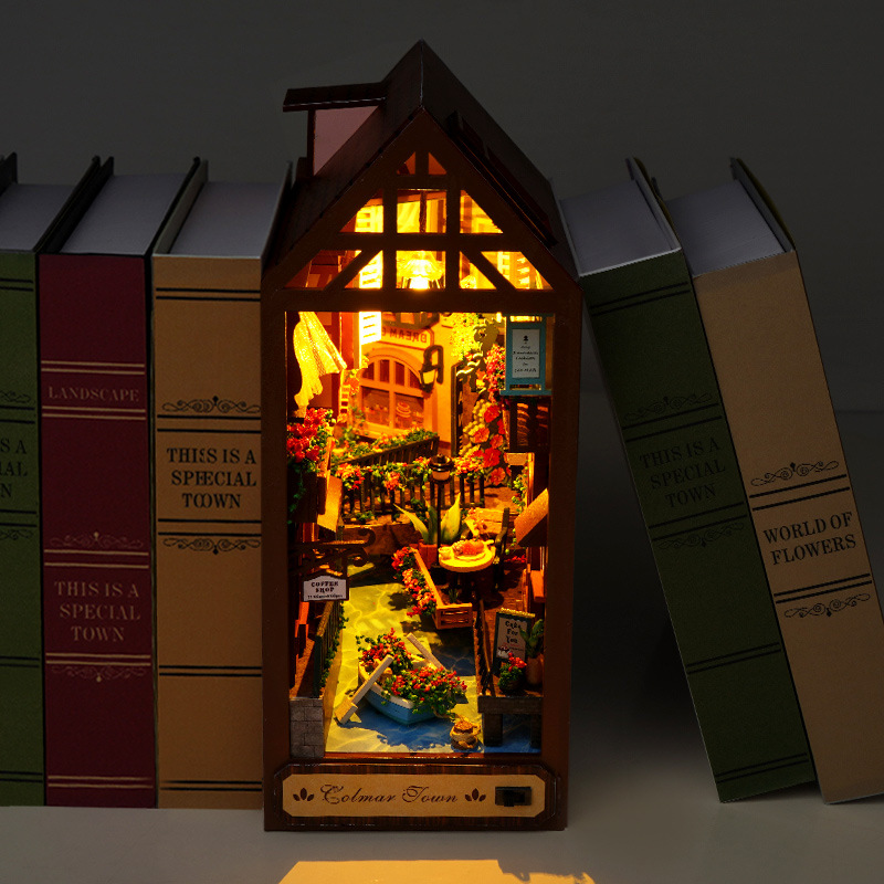 DIY Book Nook Kit Leisurely Ye - огляд і ціна Lighting Decor House